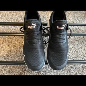 Black puma tennis shoes